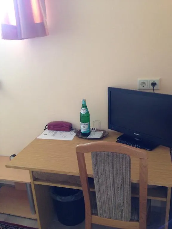 Guesthouse Airminis Duesseldorf 3*, Dusseldorf